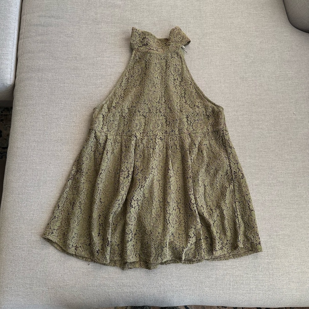 Entro eyelet top